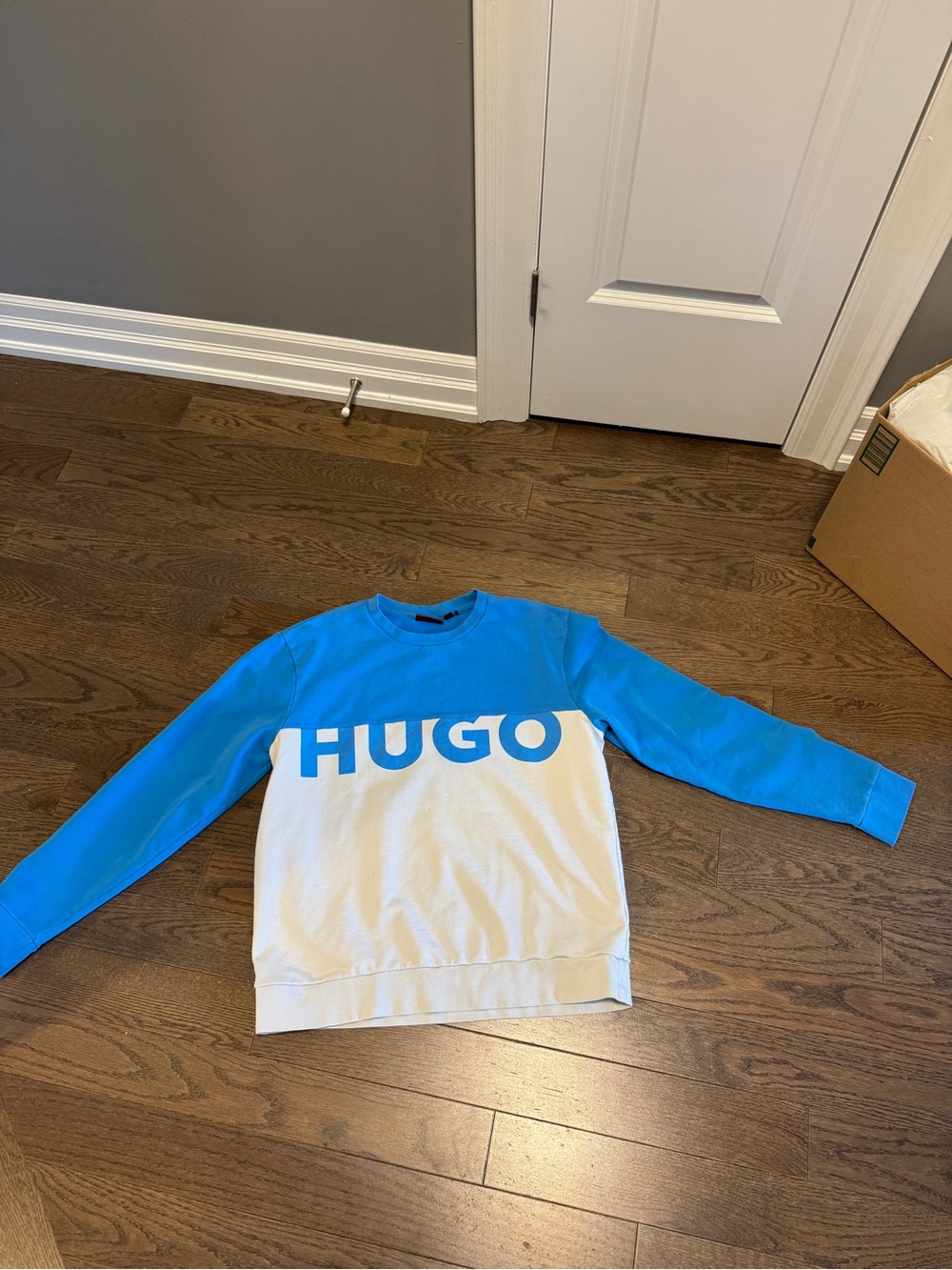 HUGO Colorblock Sweatshirt in Blue and White